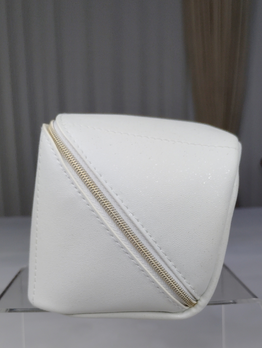 Christian Dior Cosmetic Pouch. - Picture 5 of 11